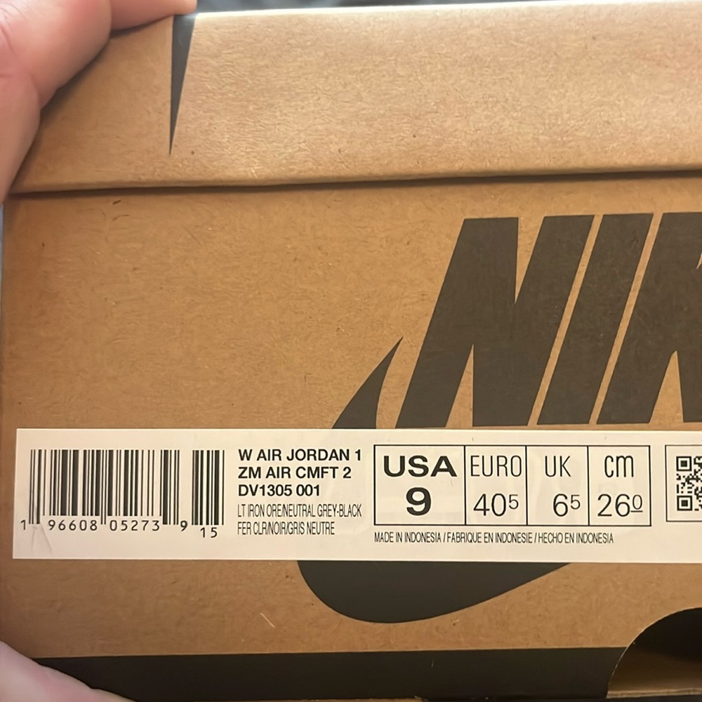 EUC Nike air jordan size 9